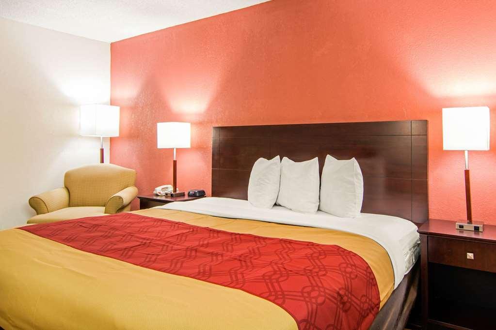 Econo Lodge Madison Room photo