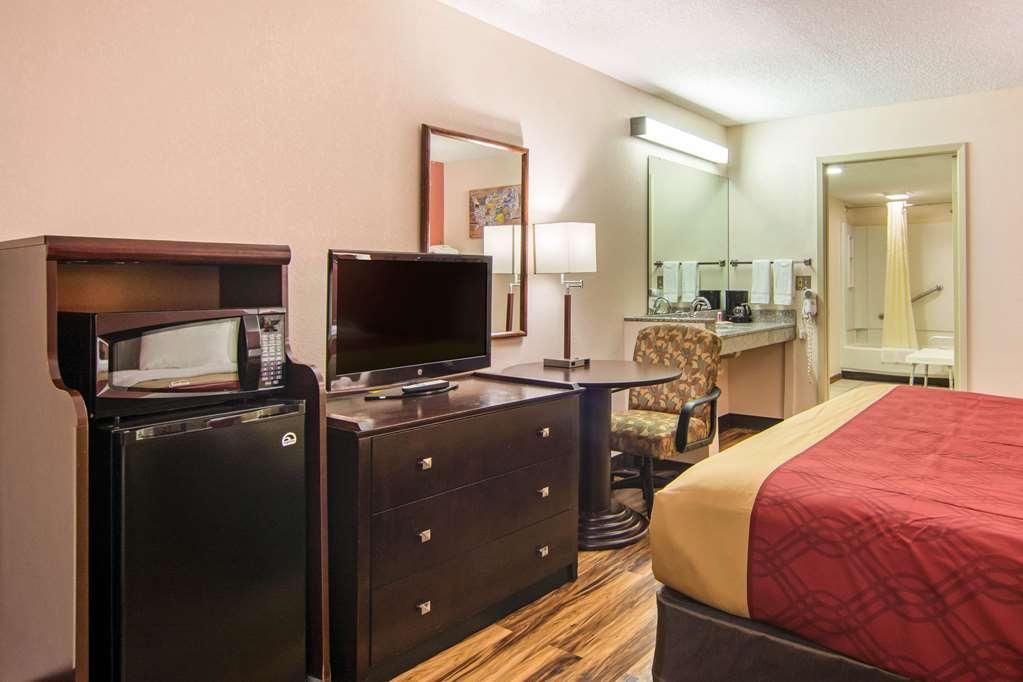Econo Lodge Madison Room photo