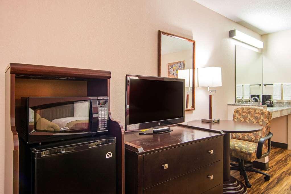 Econo Lodge Madison Room photo