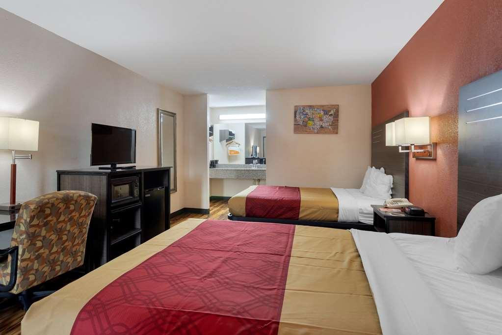 Econo Lodge Madison Room photo