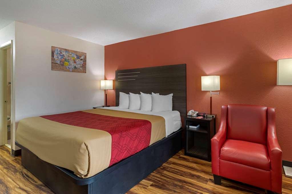 Econo Lodge Madison Room photo
