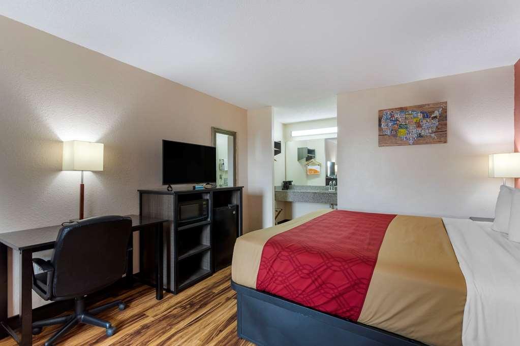 Econo Lodge Madison Room photo