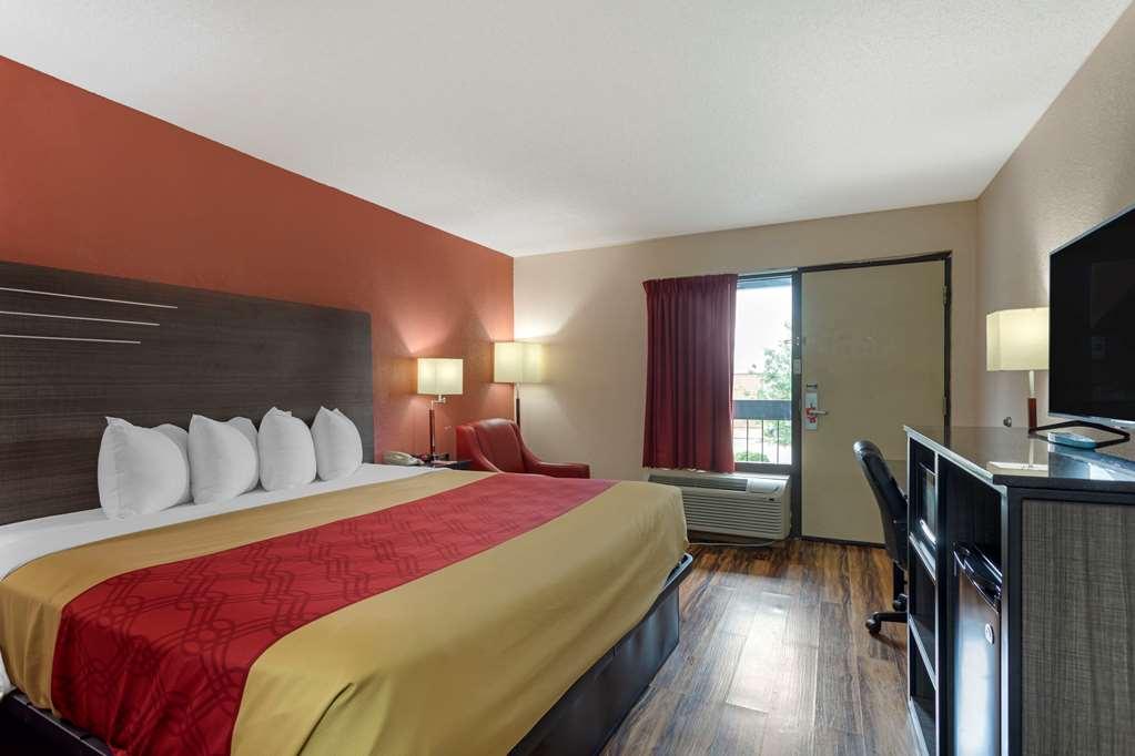 Econo Lodge Madison Room photo